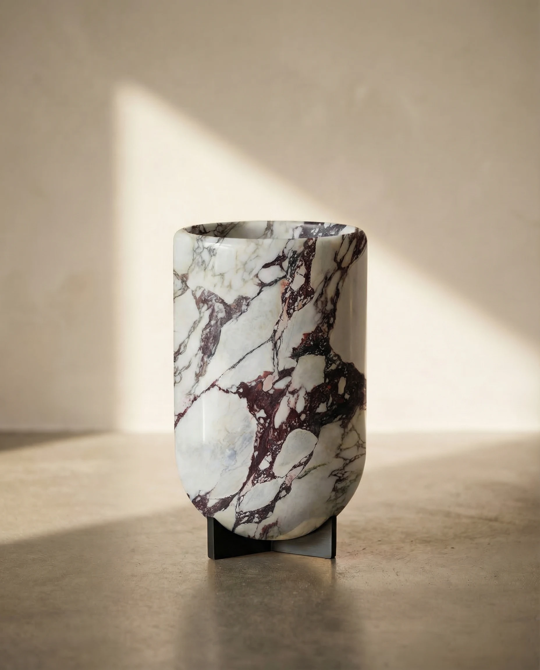 Doge Small in Calacatta Viola marble